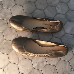 Vera wang lavender metallic flats